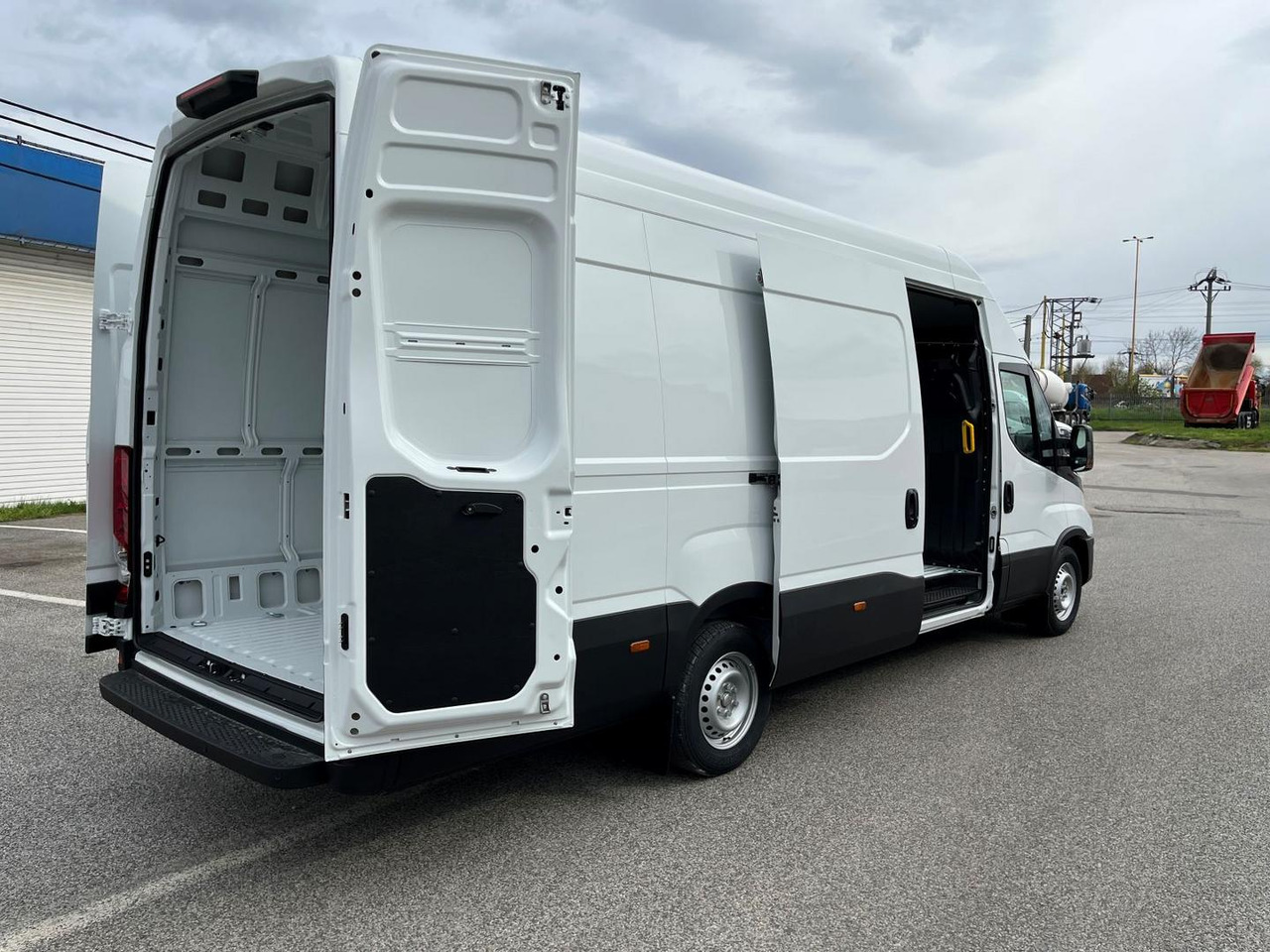 Iveco DAILY VAN, 3.0 D 176k, 35S18H V Evolution H3 - فان: صورة 4 Iveco DAILY VAN, 3.0 D 176k, 35S18H V Evolution H3 - فان: صورة 4