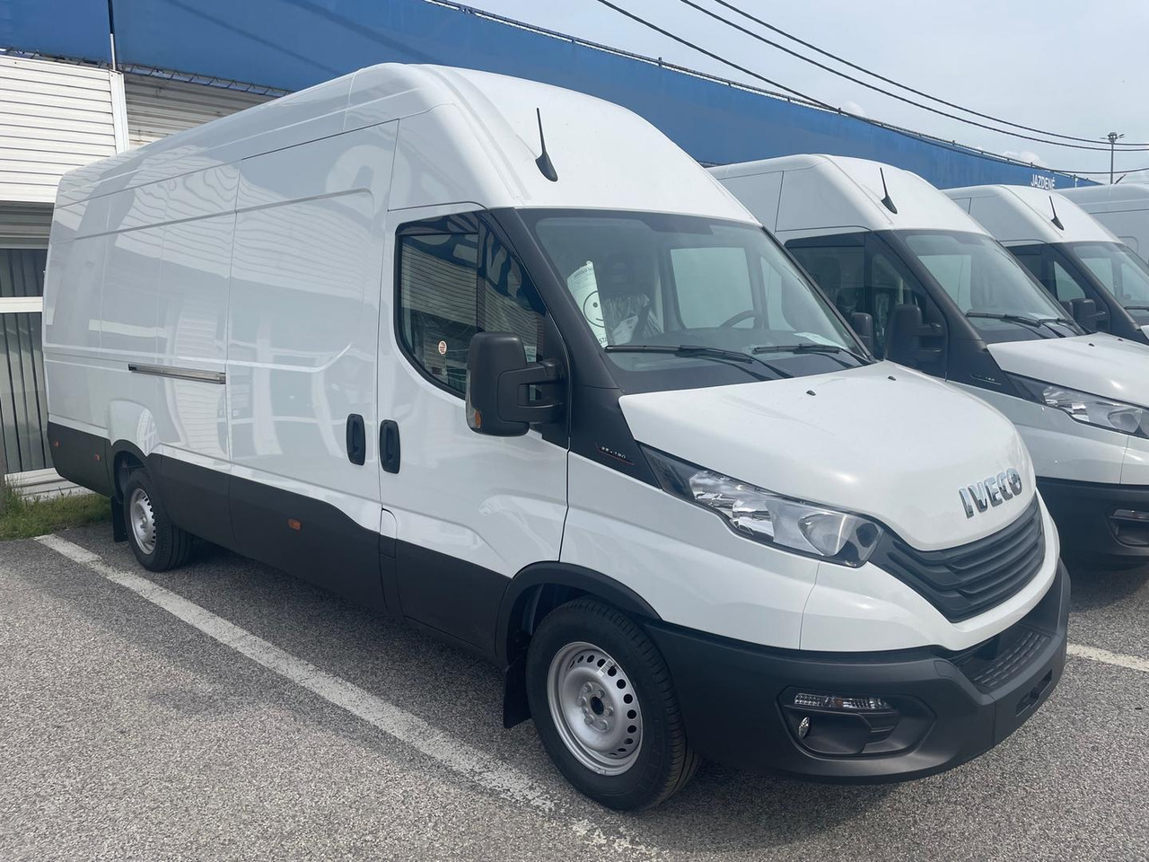 Iveco DAILY VAN, 3.0 D 176k, 35S18H V Evolution H3 - فان: صورة 1 Iveco DAILY VAN, 3.0 D 176k, 35S18H V Evolution H3 - فان: صورة 1