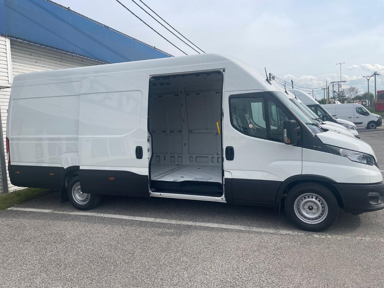 Iveco DAILY VAN, 3.0 D 176k, 35S18H V Evolution H3 - فان: صورة 5 Iveco DAILY VAN, 3.0 D 176k, 35S18H V Evolution H3 - فان: صورة 5