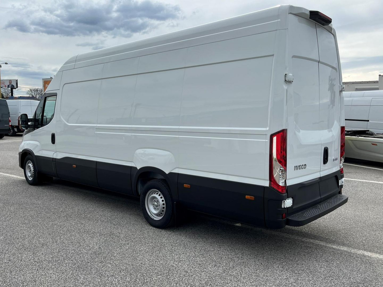 Iveco DAILY VAN, 3.0 D 176k, 35S18H V Evolution H3 - فان: صورة 2 Iveco DAILY VAN, 3.0 D 176k, 35S18H V Evolution H3 - فان: صورة 2