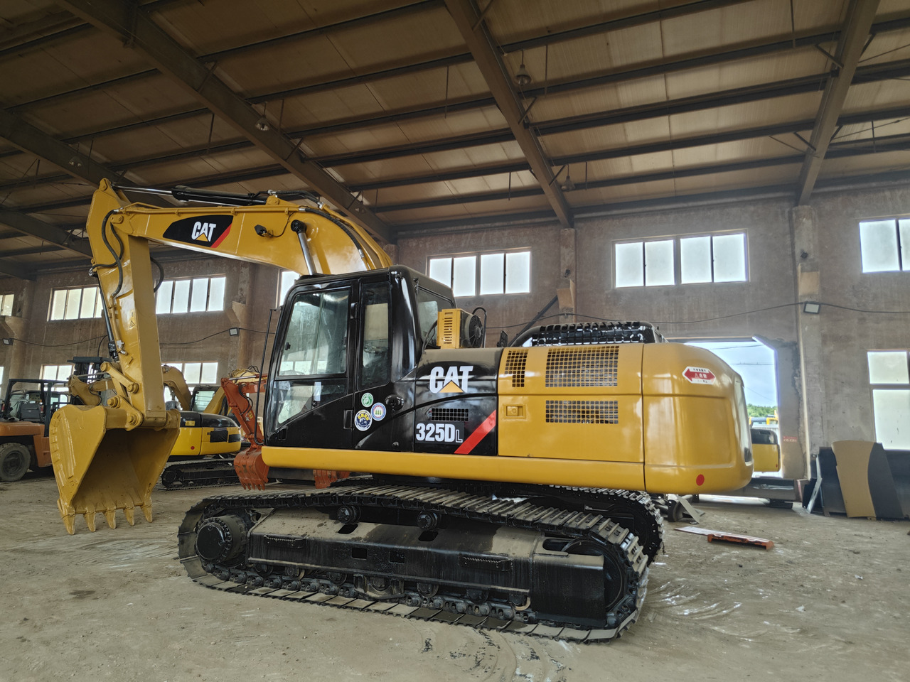CATERPILLAR 325D - موبايل كرين: صورة 2 CATERPILLAR 325D - موبايل كرين: صورة 2