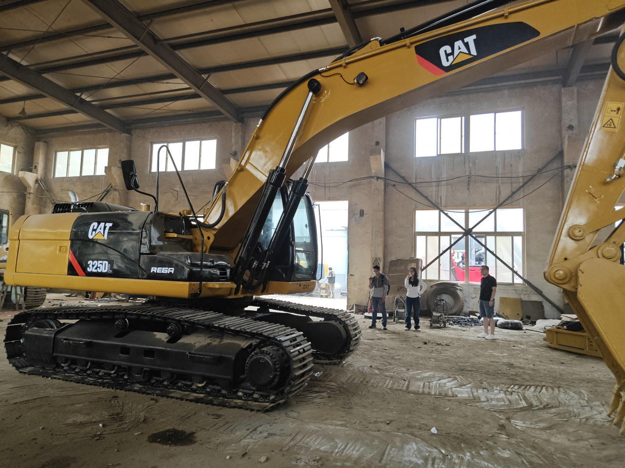 CATERPILLAR 325D - موبايل كرين: صورة 5 CATERPILLAR 325D - موبايل كرين: صورة 5