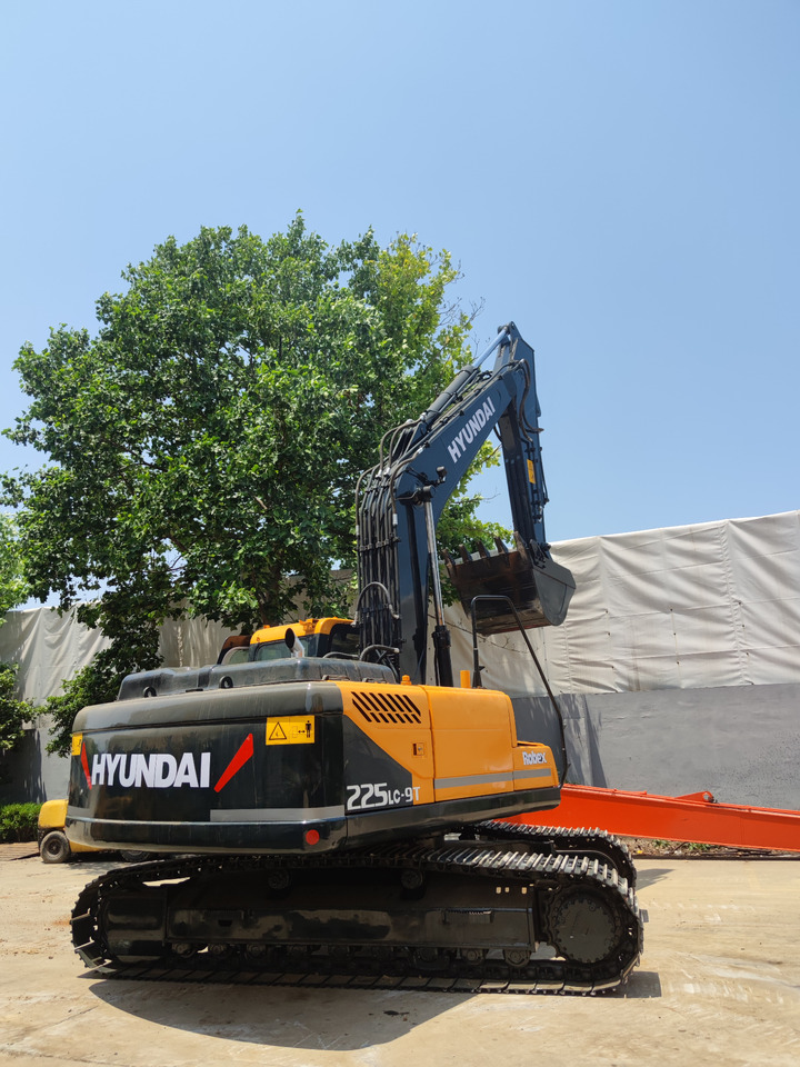 HYUNDAI 225 USED 225LC-9 EXCAVATOR - حفار زاحف: صورة 2 HYUNDAI 225 USED 225LC-9 EXCAVATOR - حفار زاحف: صورة 2
