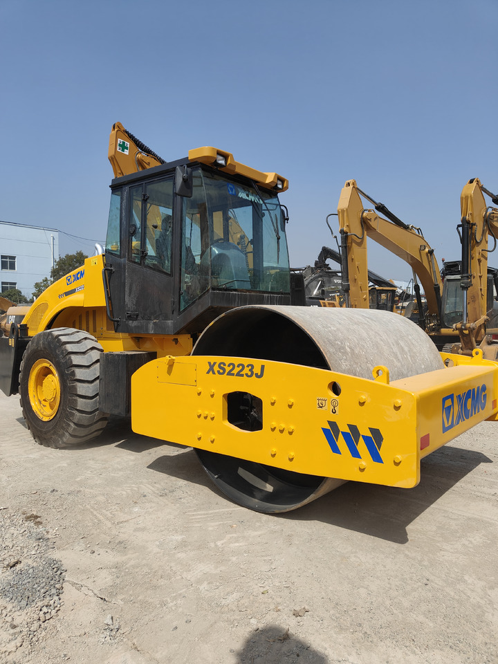 XCMG XS223J Roller Road - ضاغطة التربة: صورة 3 XCMG XS223J Roller Road - ضاغطة التربة: صورة 3