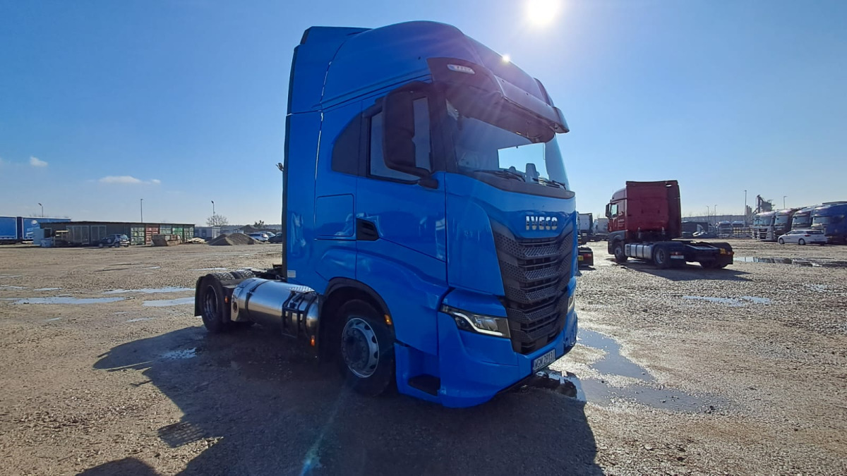 IVECO CIĄGNIK SIODŁOWY - مقطورة السحب: صورة 1 IVECO CIĄGNIK SIODŁOWY - مقطورة السحب: صورة 1