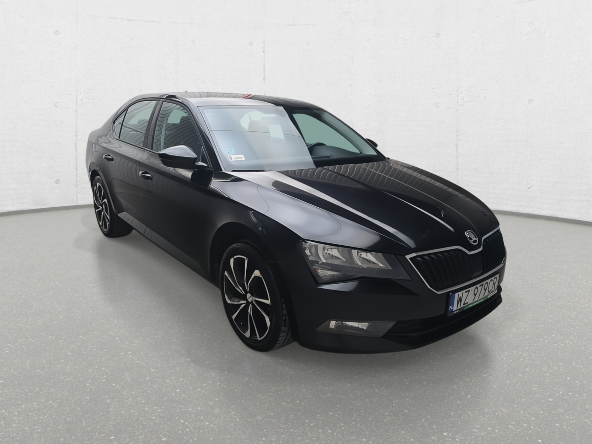 سيارة SKODA SUPERB LIFTBACK: صورة 1