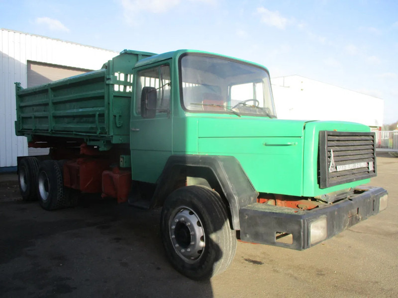 Iveco Magirus deutz 260-26, 6x4 , 6 Cylinder water cooled , 3 way tipper , Spring suspension - شاحنة قلاب: صورة 4 Iveco Magirus deutz 260-26, 6x4 , 6 Cylinder water cooled , 3 way tipper , Spring suspension - شاحنة قلاب: صورة 4