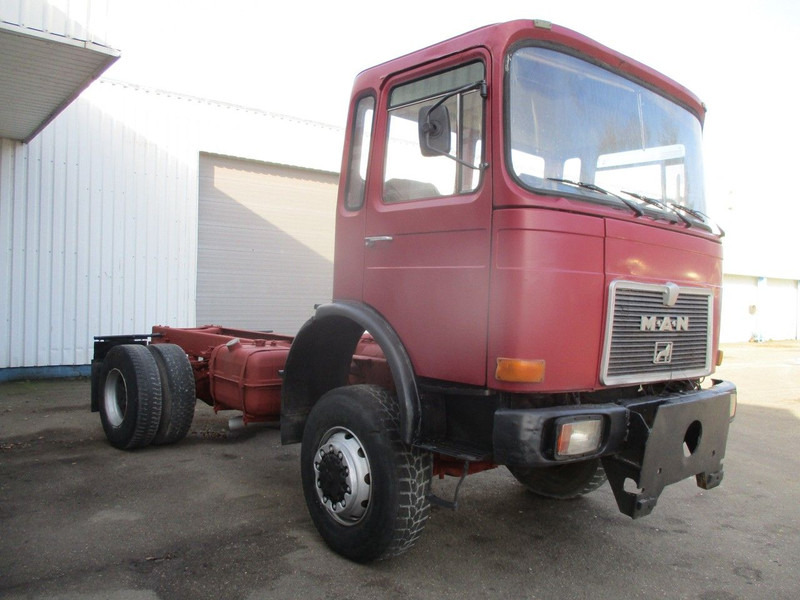 MAN 16.220 , 4x4 , Manual Eaton , Spring suspension - شاحنة بهيكل معدني للمقصورة: صورة 4 MAN 16.220 , 4x4 , Manual Eaton , Spring suspension - شاحنة بهيكل معدني للمقصورة: صورة 4