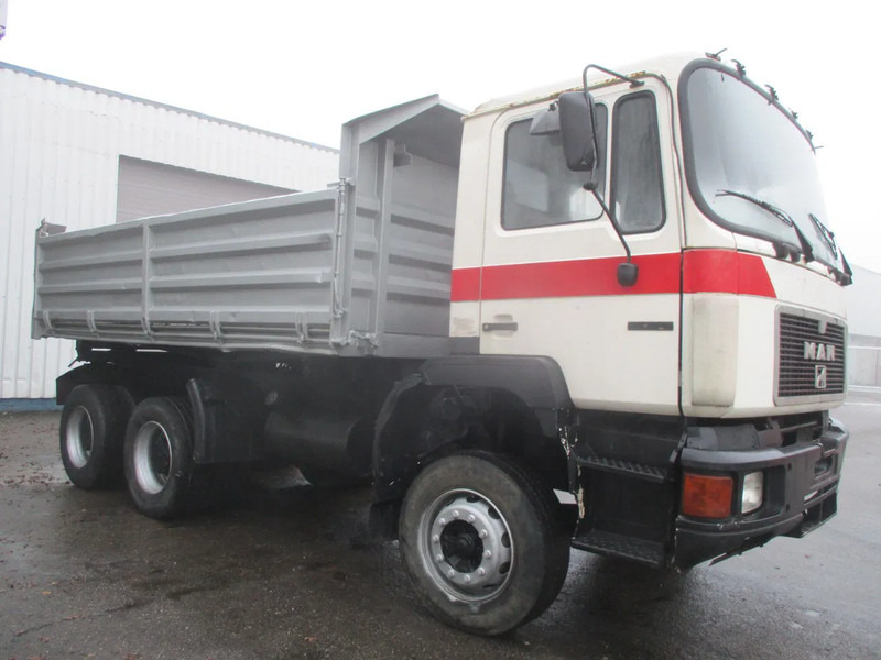 MAN 26 322 ZF Manual , 6x4 , 3 way tipper , Spring suspension - شاحنة قلاب: صورة 4 MAN 26 322 ZF Manual , 6x4 , 3 way tipper , Spring suspension - شاحنة قلاب: صورة 4