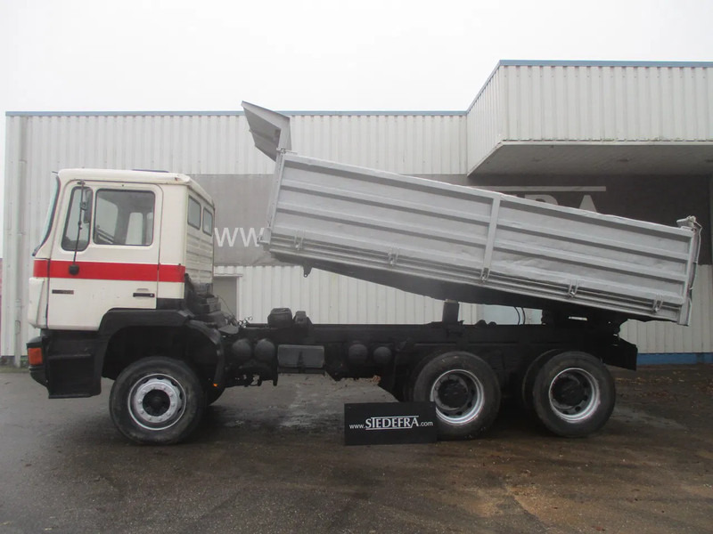 MAN 26 322 ZF Manual , 6x4 , 3 way tipper , Spring suspension - شاحنة قلاب: صورة 2 MAN 26 322 ZF Manual , 6x4 , 3 way tipper , Spring suspension - شاحنة قلاب: صورة 2