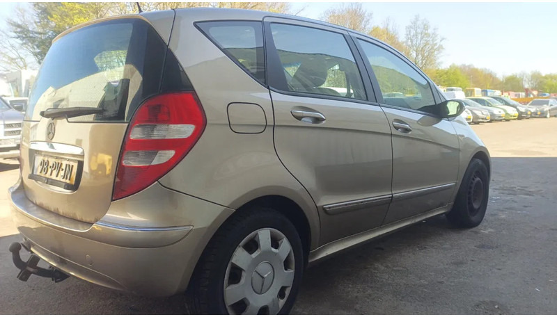 Mercedes-Benz A-Klasse 170 , Airco , leder , distrbute ketting maakt lawaai - هاتشباك: صورة 3 Mercedes-Benz A-Klasse 170 , Airco , leder , distrbute ketting maakt lawaai - هاتشباك: صورة 3