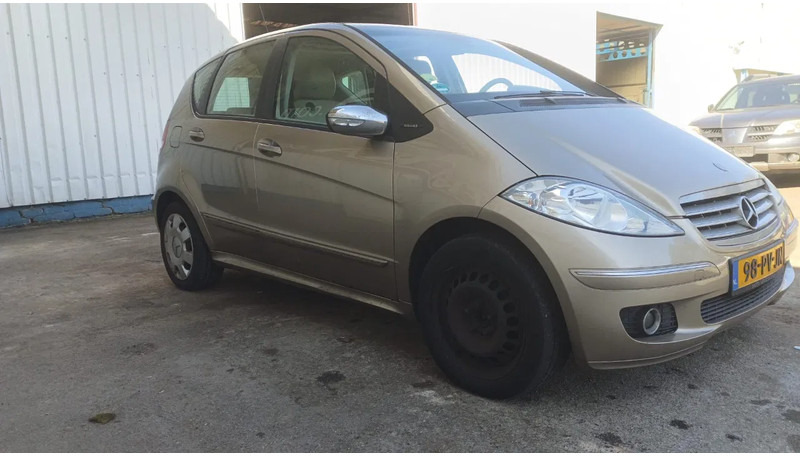 Mercedes-Benz A-Klasse 170 , Airco , leder , distrbute ketting maakt lawaai - هاتشباك: صورة 4 Mercedes-Benz A-Klasse 170 , Airco , leder , distrbute ketting maakt lawaai - هاتشباك: صورة 4