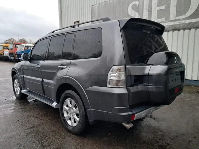 Mitsubishi Pajero GLS 3.5 - V6 , 4x4 , 7 Pers., Full Option - سيارة: صورة 5 Mitsubishi Pajero GLS 3.5 - V6 , 4x4 , 7 Pers., Full Option - سيارة: صورة 5