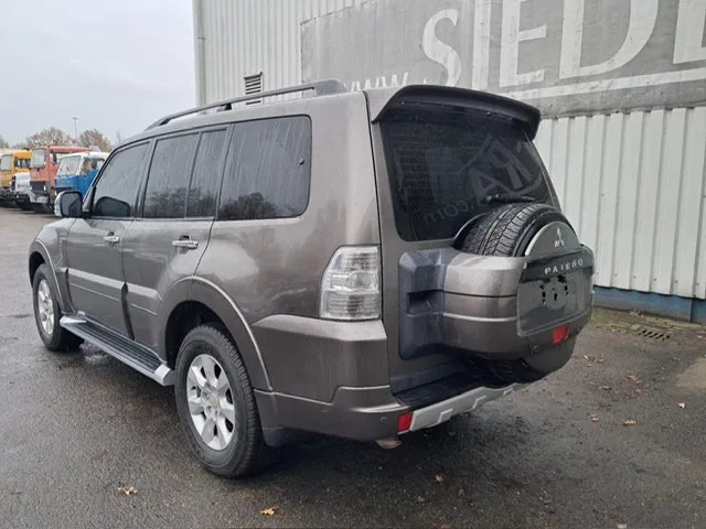 Mitsubishi Pajero GLS 3.5 - V6 , 4x4 , 7 Pers. , Full option - سيارة: صورة 5 Mitsubishi Pajero GLS 3.5 - V6 , 4x4 , 7 Pers. , Full option - سيارة: صورة 5