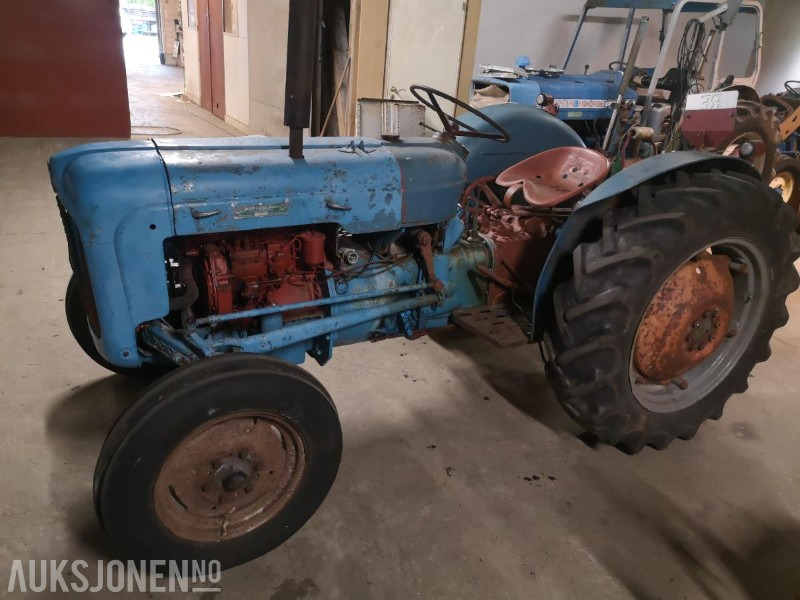 1972 Traktor - Ford Dexta, Reparasjonsobjekt - جرار: صورة 1 1972 Traktor - Ford Dexta, Reparasjonsobjekt - جرار: صورة 1
