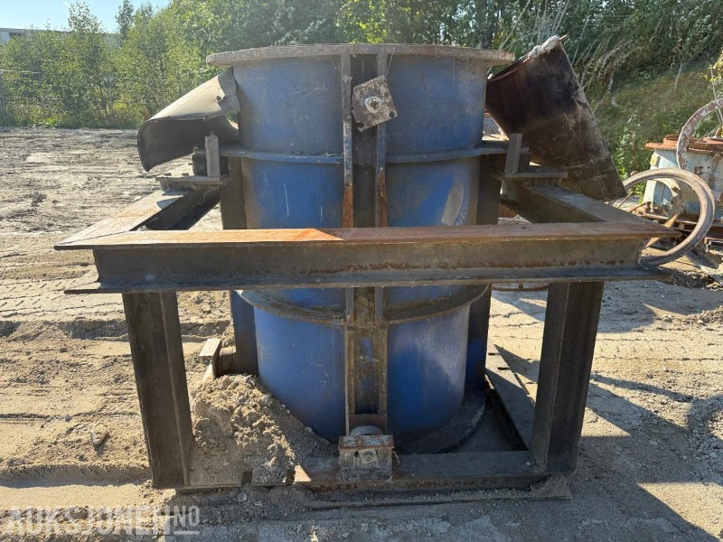 1980 Elmas Støpeutstyr Betongrør diameter 650 mm og høyde 10-100 cm. - معدات الانشاءات: صورة 5 1980 Elmas Støpeutstyr Betongrør diameter 650 mm og høyde 10-100 cm. - معدات الانشاءات: صورة 5
