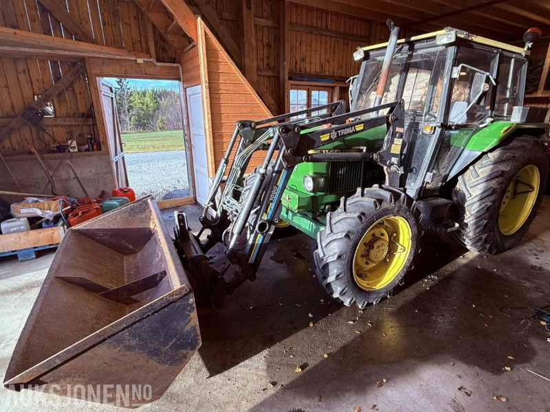 1984 John Deere 1140 4576 timer m/ Pallegafler, Grusskuffe, Snøskuffe, Kjetting - جرار: صورة 1 1984 John Deere 1140 4576 timer m/ Pallegafler, Grusskuffe, Snøskuffe, Kjetting - جرار: صورة 1