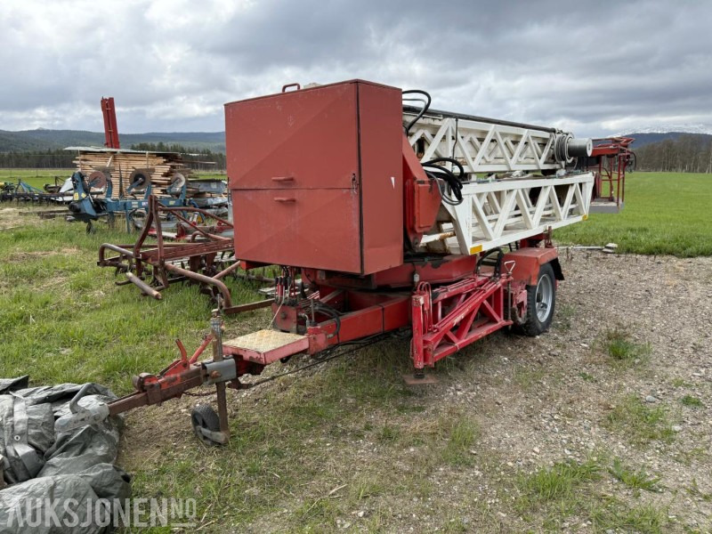 1984 Tilhengerlift M. Grue MG23 - منصة جومحمولةية: صورة 1 1984 Tilhengerlift M. Grue MG23 - منصة جومحمولةية: صورة 1
