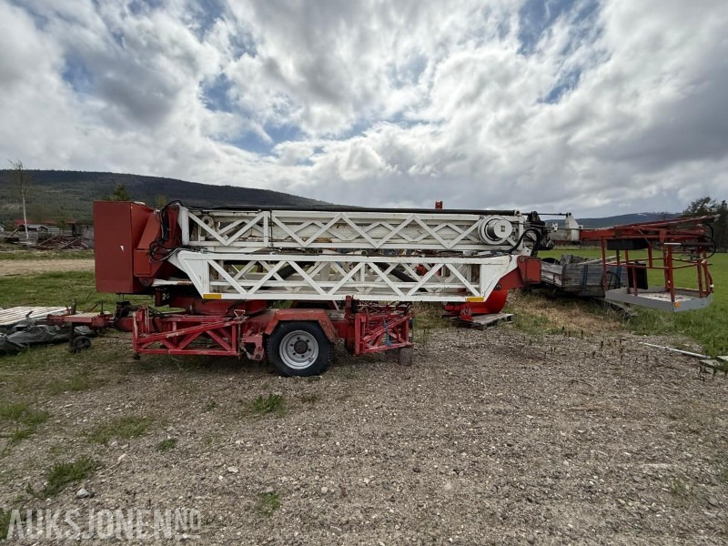 1984 Tilhengerlift M. Grue MG23 - منصة جومحمولةية: صورة 2 1984 Tilhengerlift M. Grue MG23 - منصة جومحمولةية: صورة 2