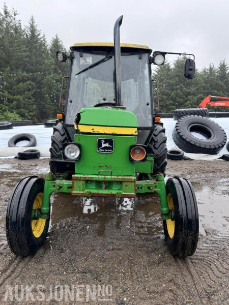 1988 John Deere 1950 POWER SYNCHRON med toppstag og triangelfeste - جرار: صورة 2 1988 John Deere 1950 POWER SYNCHRON med toppstag og triangelfeste - جرار: صورة 2
