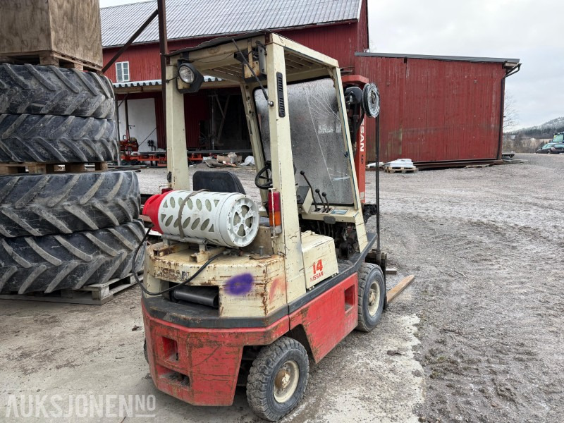 1989 Nissan Gaffeltruck på gass, PH01A14U, 1350kg, 4,75m. Rep.objekt - معدات المناولة: صورة 3 1989 Nissan Gaffeltruck på gass, PH01A14U, 1350kg, 4,75m. Rep.objekt - معدات المناولة: صورة 3