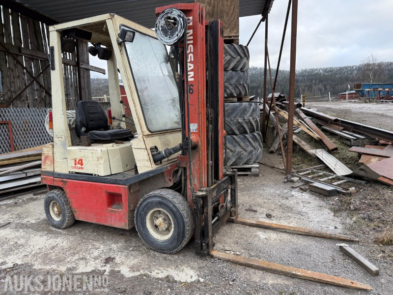 1989 Nissan Gaffeltruck på gass, PH01A14U, 1350kg, 4,75m. Rep.objekt - معدات المناولة: صورة 4 1989 Nissan Gaffeltruck på gass, PH01A14U, 1350kg, 4,75m. Rep.objekt - معدات المناولة: صورة 4