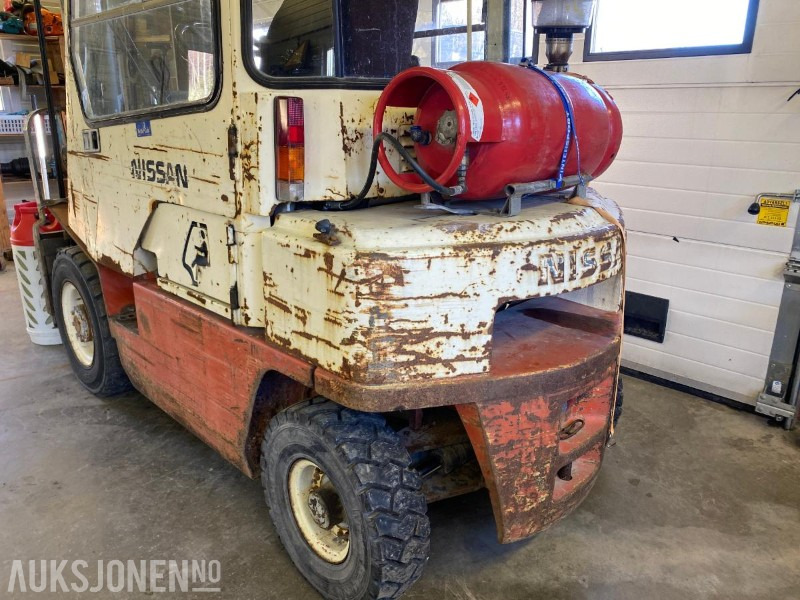 1994 Nissan propan Truck - معدات المناولة: صورة 4 1994 Nissan propan Truck - معدات المناولة: صورة 4