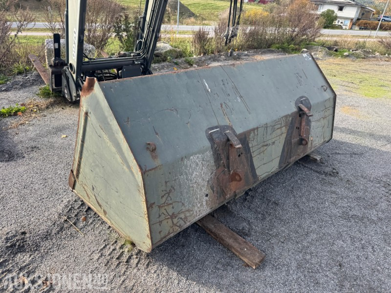 1996 Ålø 240 M 10 Skuffe for traktor - آلات زراعية: صورة 2 1996 Ålø 240 M 10 Skuffe for traktor - آلات زراعية: صورة 2