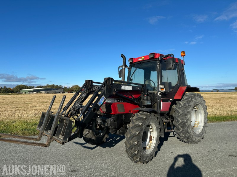 1996 CASE IH 4240 XL Traktor med frontlaster, og utstyr - جرار: صورة 2 1996 CASE IH 4240 XL Traktor med frontlaster, og utstyr - جرار: صورة 2