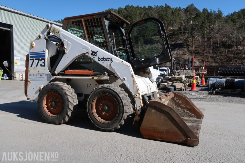 1997 Bobcat 773 Kompaktlaster / Mye utstyr / 1925 timer - شيول صغير: صورة 3 1997 Bobcat 773 Kompaktlaster / Mye utstyr / 1925 timer - شيول صغير: صورة 3