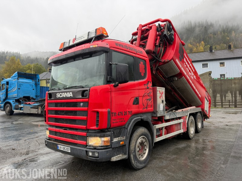 1999 Scania R124 Spyle/sugebil med Korp&Son påbygg - سيارة خدمات/ سيارة خاصة: صورة 1 1999 Scania R124 Spyle/sugebil med Korp&Son påbygg - سيارة خدمات/ سيارة خاصة: صورة 1
