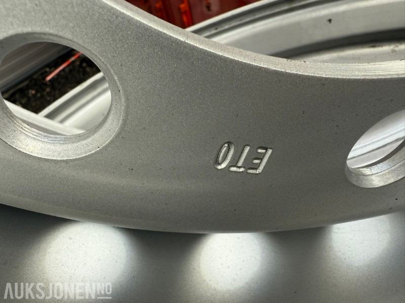 2 paller med 6 dekk og to nye felger - شاحنة: صورة 5 2 paller med 6 dekk og to nye felger - شاحنة: صورة 5