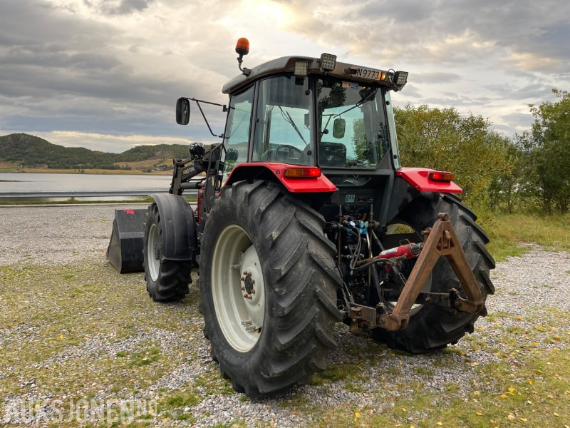 2000 Massey Ferguson 4270 med Trima 4.80 laster og snøskuffe *Kun 4969 Timer* - جرار: صورة 3 2000 Massey Ferguson 4270 med Trima 4.80 laster og snøskuffe *Kun 4969 Timer* - جرار: صورة 3