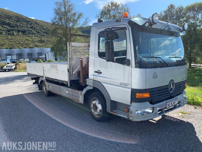 2001 Mercedes-Benz 817L/36AT - 7500 kg - Liten lastebil med kran - شاحنات مسطحة: صورة 2 2001 Mercedes-Benz 817L/36AT - 7500 kg - Liten lastebil med kran - شاحنات مسطحة: صورة 2