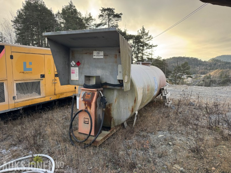 2002 Dieseltank med pumpe - معدات الانشاءات: صورة 2 2002 Dieseltank med pumpe - معدات الانشاءات: صورة 2