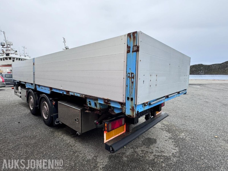 2002 Goebel & Sohn Containerchassi / Boggi kjerre med Kögel ER 74 Vekselflak med aluminiumskarmer - Supersingel hjul - مقطورة: صورة 4 2002 Goebel & Sohn Containerchassi / Boggi kjerre med Kögel ER 74 Vekselflak med aluminiumskarmer - Supersingel hjul - مقطورة: صورة 4