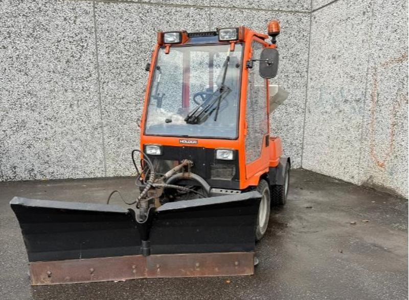 2002 Holder C240 Traktorregistrert redskapsbærer med 4x4 brøyteskjær og strøer - سيارة خدمات/ سيارة خاصة: صورة 4 2002 Holder C240 Traktorregistrert redskapsbærer med 4x4 brøyteskjær og strøer - سيارة خدمات/ سيارة خاصة: صورة 4