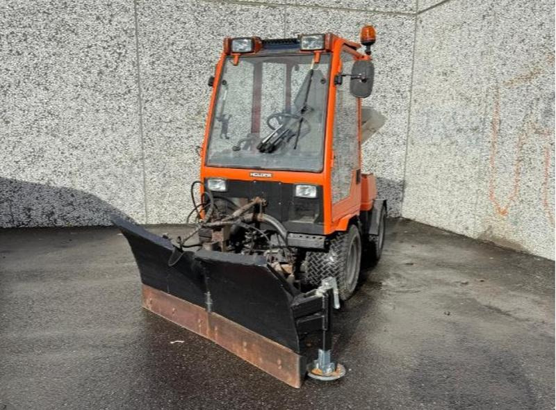 2002 Holder C240 Traktorregistrert redskapsbærer med 4x4 brøyteskjær og strøer - سيارة خدمات/ سيارة خاصة: صورة 1 2002 Holder C240 Traktorregistrert redskapsbærer med 4x4 brøyteskjær og strøer - سيارة خدمات/ سيارة خاصة: صورة 1