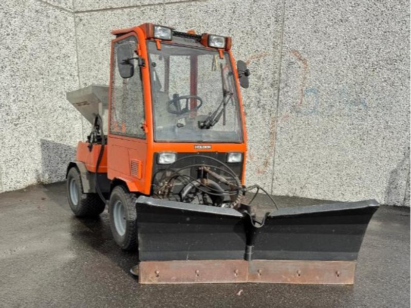 2002 Holder C240 Traktorregistrert redskapsbærer med 4x4 brøyteskjær og strøer - سيارة خدمات/ سيارة خاصة: صورة 2 2002 Holder C240 Traktorregistrert redskapsbærer med 4x4 brøyteskjær og strøer - سيارة خدمات/ سيارة خاصة: صورة 2