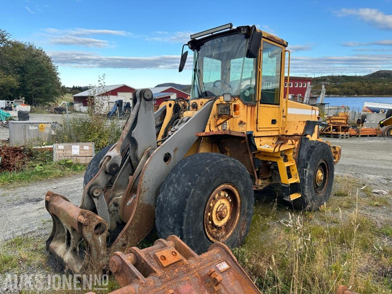 2002 Volvo L90D hjullaster – 17 tonn // Helgummihjul // Sentralsmøring - اللودر بعجل: صورة 1 2002 Volvo L90D hjullaster – 17 tonn // Helgummihjul // Sentralsmøring - اللودر بعجل: صورة 1