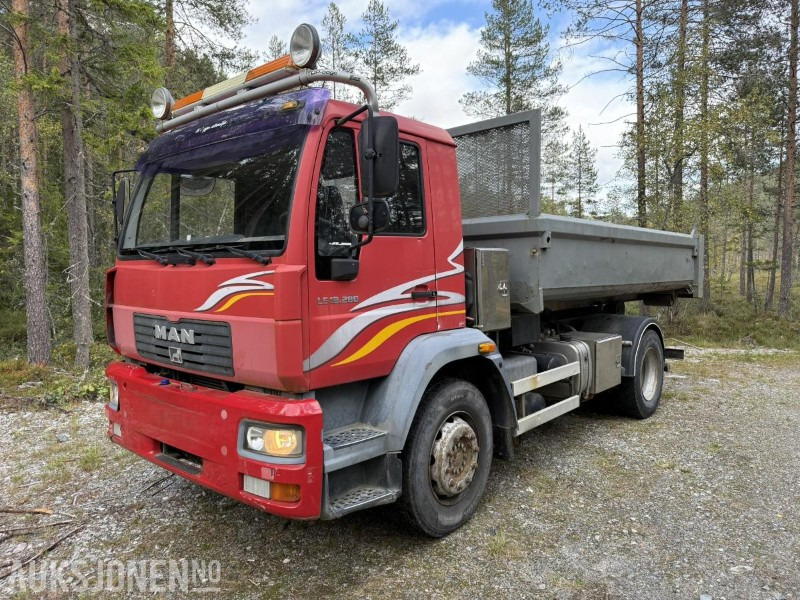 2003 MAN 18.285 4x2 Multilift Krokløft og dumperkasse - شاحنة برافعة خطافية: صورة 1 2003 MAN 18.285 4x2 Multilift Krokløft og dumperkasse - شاحنة برافعة خطافية: صورة 1