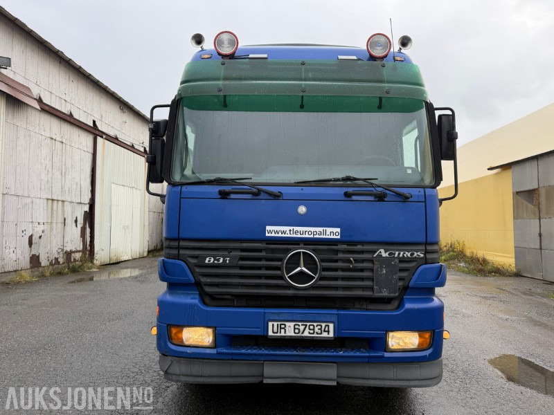 2003 Mercedes-Benz 1831L/60 4X2 - شاحنة صندوقية: صورة 2 2003 Mercedes-Benz 1831L/60 4X2 - شاحنة صندوقية: صورة 2