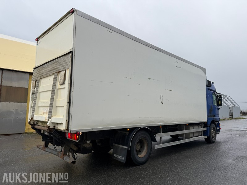 2003 Mercedes-Benz 1831L/60 4X2 - شاحنة صندوقية: صورة 4 2003 Mercedes-Benz 1831L/60 4X2 - شاحنة صندوقية: صورة 4