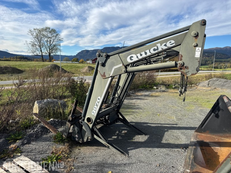 2003 Quicke UM Frontlaster for traktor - آلات زراعية: صورة 1 2003 Quicke UM Frontlaster for traktor - آلات زراعية: صورة 1