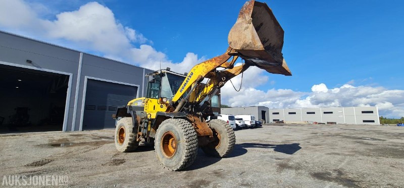 2004 Komatsu WA320, kun 9.000 arbeidstimer! Pallegafler + Skuffe inkludert, 3dje funksjon, SERTIFISERT! - اللودر بعجل: صورة 3 2004 Komatsu WA320, kun 9.000 arbeidstimer! Pallegafler + Skuffe inkludert, 3dje funksjon, SERTIFISERT! - اللودر بعجل: صورة 3