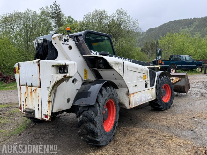 2005 Bobcat T35120SL Teleskoptruck / Teleskoplaster - 4x4x4 - avvatringssylinder - Støttelabber - Hydraulisk redskapslås - Jibb - Skuffe - 2 stk pallegafler - آلة رفع ونقل تلسكوبية: صورة 4 2005 Bobcat T35120SL Teleskoptruck / Teleskoplaster - 4x4x4 - avvatringssylinder - Støttelabber - Hydraulisk redskapslås - Jibb - Skuffe - 2 stk pallegafler - آلة رفع ونقل تلسكوبية: صورة 4