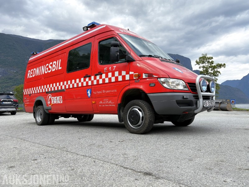2005 Mercedes-Benz Sprinter 4-motion / 4X4 redningsbil - fullutstyrt - شاحنة حريق: صورة 2 2005 Mercedes-Benz Sprinter 4-motion / 4X4 redningsbil - fullutstyrt - شاحنة حريق: صورة 2