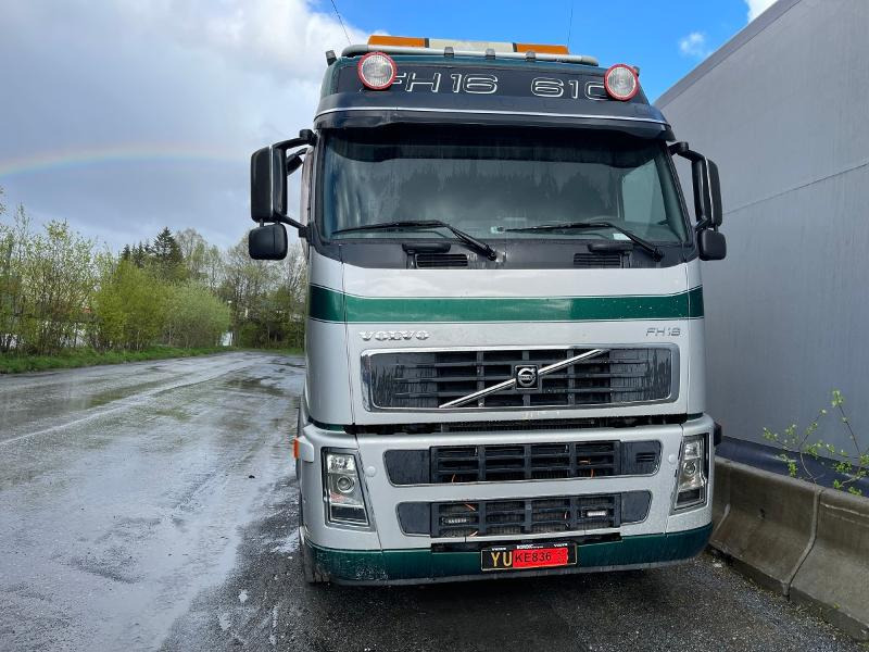 2005 Volvo FH16 6x4 Trekkvogn med Vang SHSL 1111TS maskinhenger - رأس تريلا: صورة 2 2005 Volvo FH16 6x4 Trekkvogn med Vang SHSL 1111TS maskinhenger - رأس تريلا: صورة 2