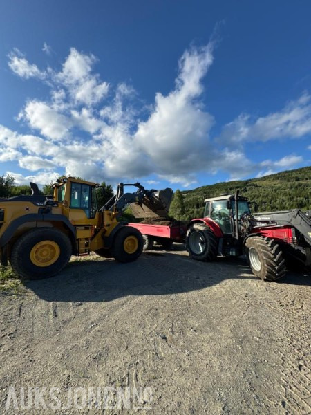 2006 Massey Ferguson 7480 frontlaster Rotorbjelke Hydraulisk utskyvbar krok Brøyteplate eu ok 04.2027 - جرار: صورة 5 2006 Massey Ferguson 7480 frontlaster Rotorbjelke Hydraulisk utskyvbar krok Brøyteplate eu ok 04.2027 - جرار: صورة 5