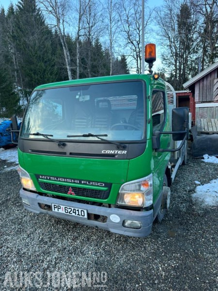 2006 Mitsubishi Canter - Plattbil - - Kun 135000 km - Klar for ny eier - شاحنة قلاب: صورة 1 2006 Mitsubishi Canter - Plattbil - - Kun 135000 km - Klar for ny eier - شاحنة قلاب: صورة 1